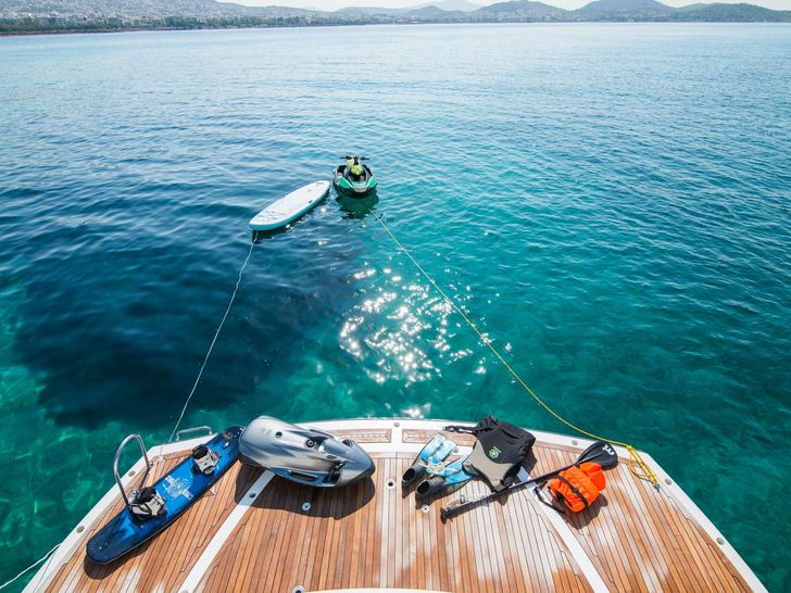 ELENTARI Sunseeker Predator 72 - water toys on the swim platform ELENTARI Sunseeker Predator 72 - water toys on the swim platform