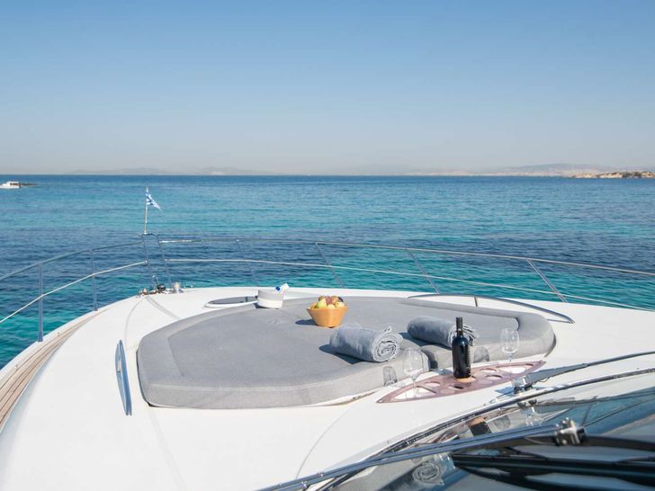 ELENTARI Sunseeker Predator 72 - foredeck ELENTARI Sunseeker Predator 72 - foredeck