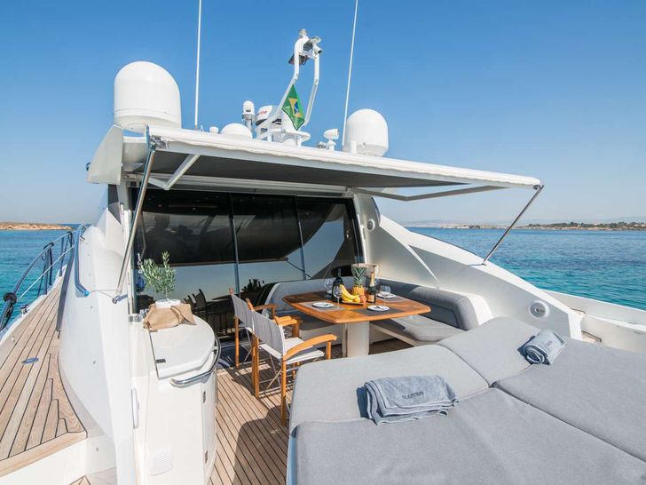 ELENTARI Sunseeker Predator 72 - aft deck ELENTARI Sunseeker Predator 72 - aft deck
