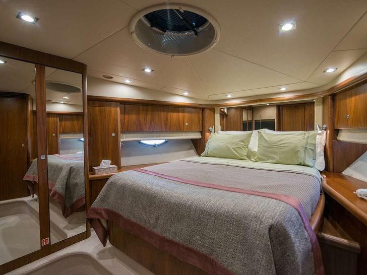 ELENTARI Sunseeker Predator 72 - VIP cabin ELENTARI Sunseeker Predator 72 - VIP cabin