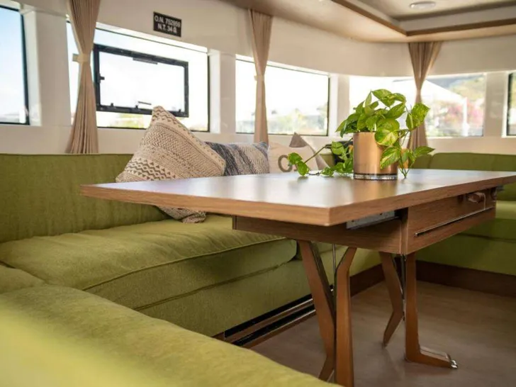 THE ADVENTURE Lagoon 50 - saloon lounge THE ADVENTURE Lagoon 50 - saloon lounge