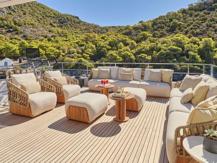 AXIOS Admiral Yacht Sundeck Aft - Lounge Area AXIOS Admiral Yacht Sundeck Aft - Lounge Area