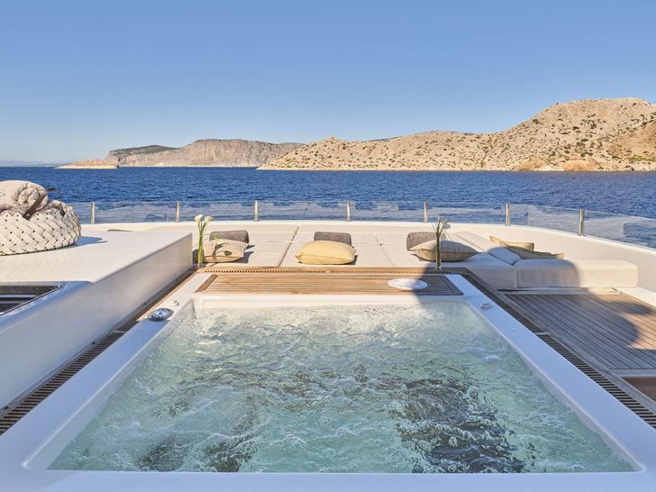 AXIOS Admiral Yacht Sundeck Jacuzzi AXIOS Admiral Yacht Sundeck Jacuzzi