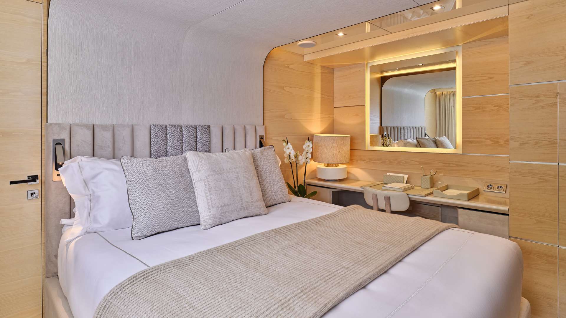 Charter Yacht AXIOS - Admiral Yachts 47m - 5 Cabins - Athens - Mykonos - Santorini