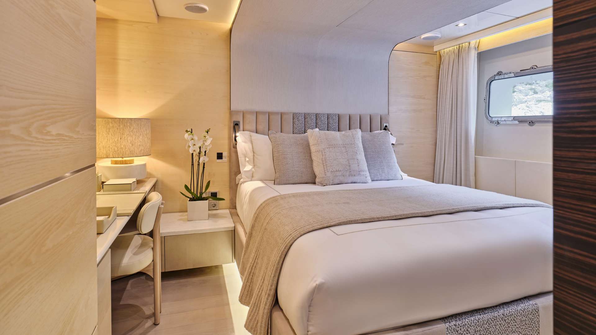 Charter Yacht AXIOS - Admiral Yachts 47m - 5 Cabins - Athens - Mykonos - Santorini