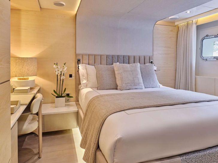 AXIOS Admiral Yacht VIP Suite II AXIOS Admiral Yacht VIP Suite II