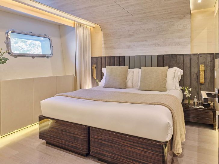 AXIOS Admiral Yacht Convertible Twin Stateroom with pullman berth AXIOS Admiral Yacht Convertible Twin Stateroom with pullman berth