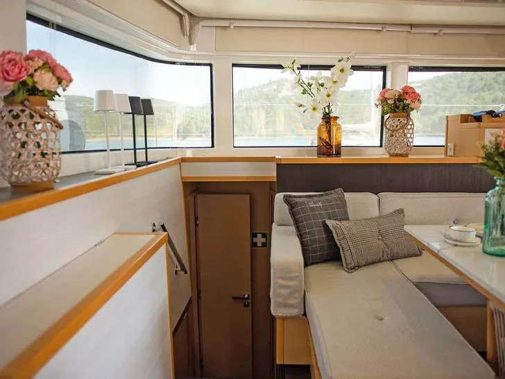 SERENITY Lagoon 52F - saloon SERENITY Lagoon 52F - saloon