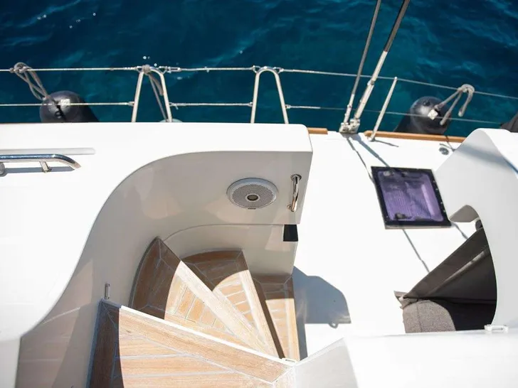 SERENITY Lagoon 52F - flybridge staircase SERENITY Lagoon 52F - flybridge staircase