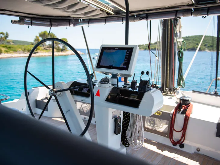 SERENITY Lagoon 52F - helm SERENITY Lagoon 52F - helm