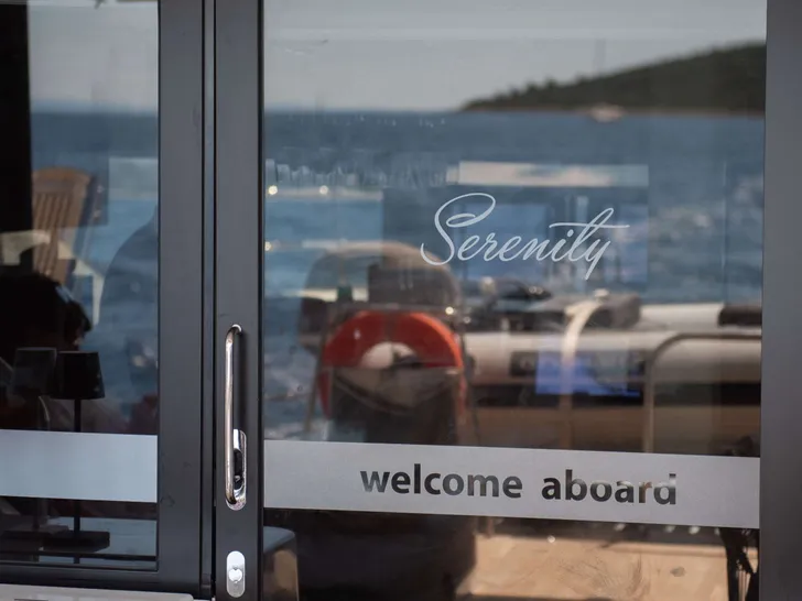 SERENITY Lagoon 52F - saloon entrance SERENITY Lagoon 52F - saloon entrance