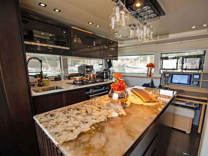 SERENITY Lagoon 52F - galley SERENITY Lagoon 52F - galley