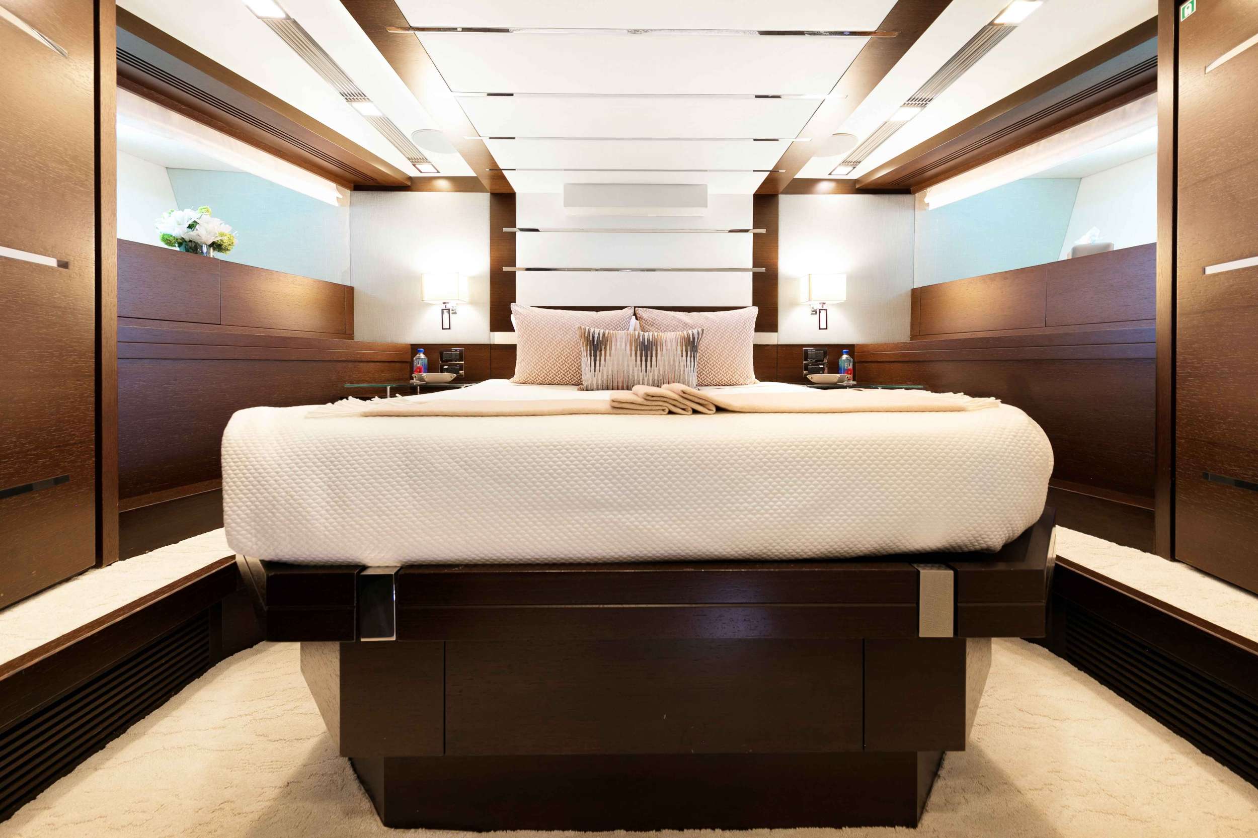 Charter Yacht INSIEME - Azimut 105 - 5 Cabins - Nassau - Exumas - Bahamas