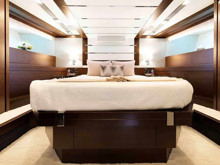 INSIEME Azimut 105 - VIP cabin 1 INSIEME Azimut 105 - VIP cabin 1
