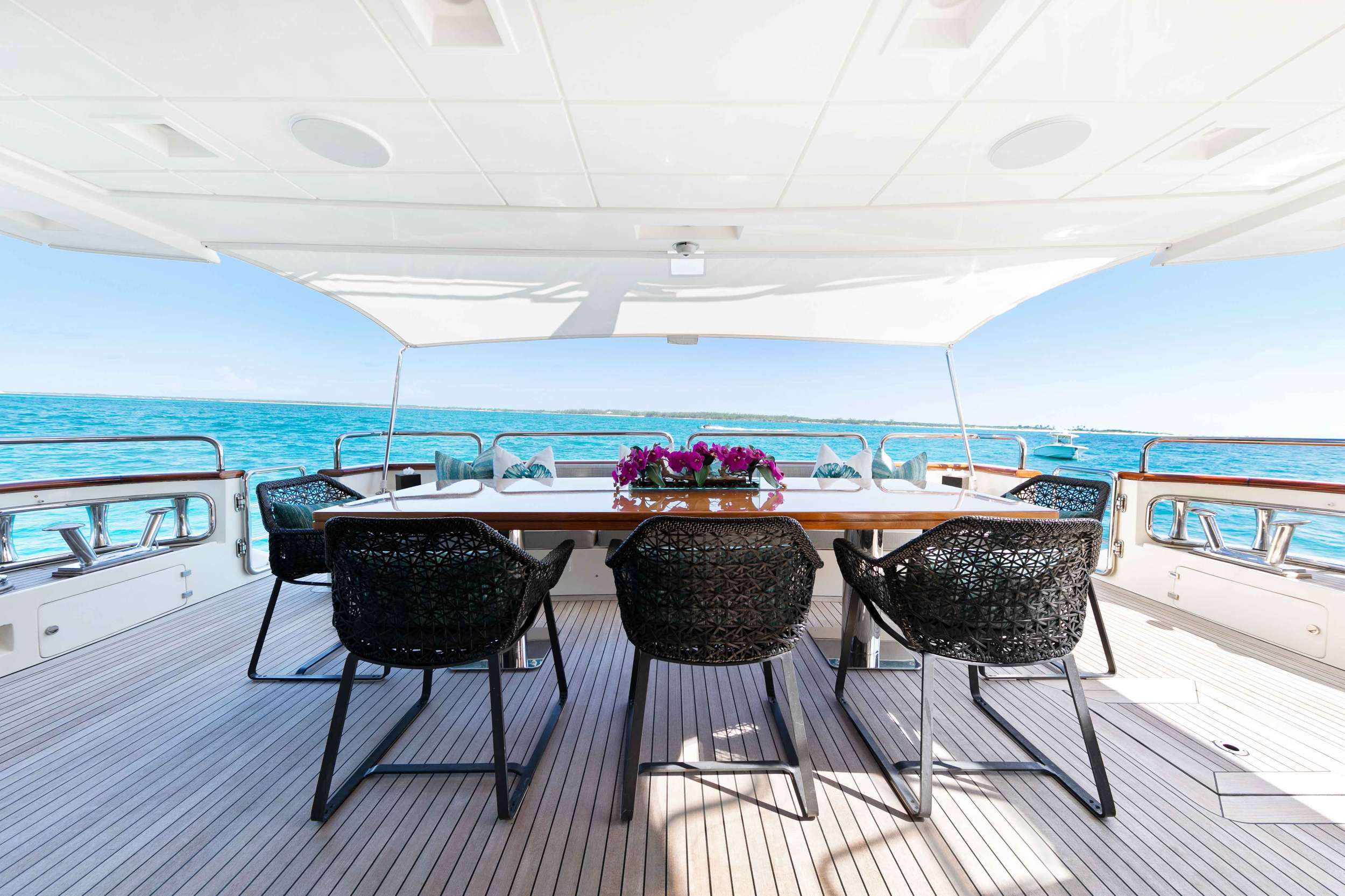 Charter Yacht INSIEME - Azimut 105 - 5 Cabins - Nassau - Exumas - Bahamas