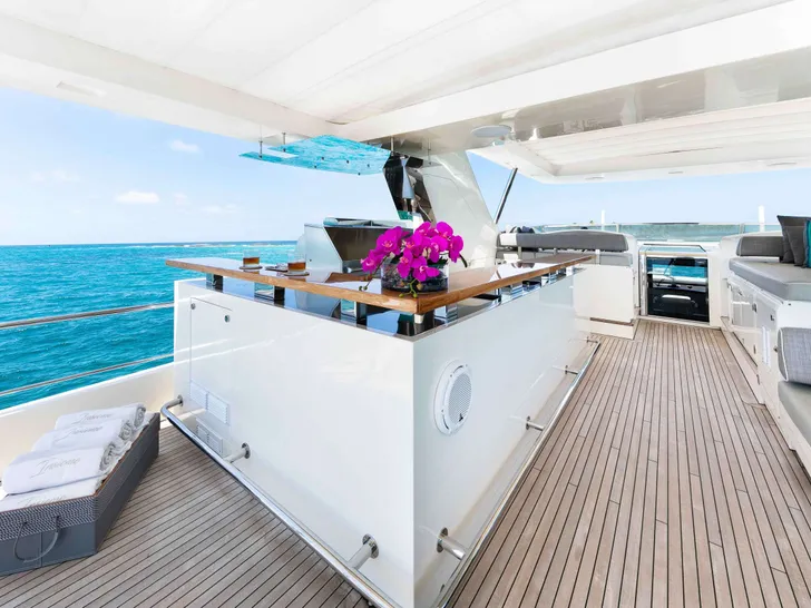 INSIEME Azimut 105 - flybridge bar INSIEME Azimut 105 - flybridge bar