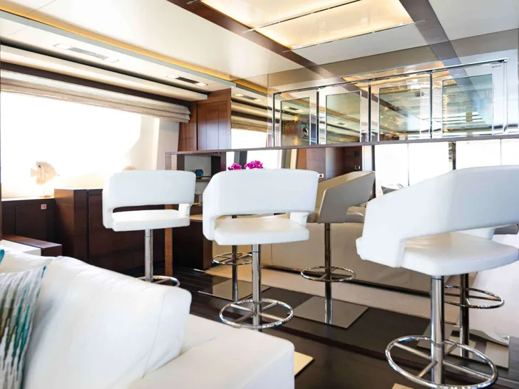 INSIEME Azimut 105 - main saloon bar INSIEME Azimut 105 - main saloon bar