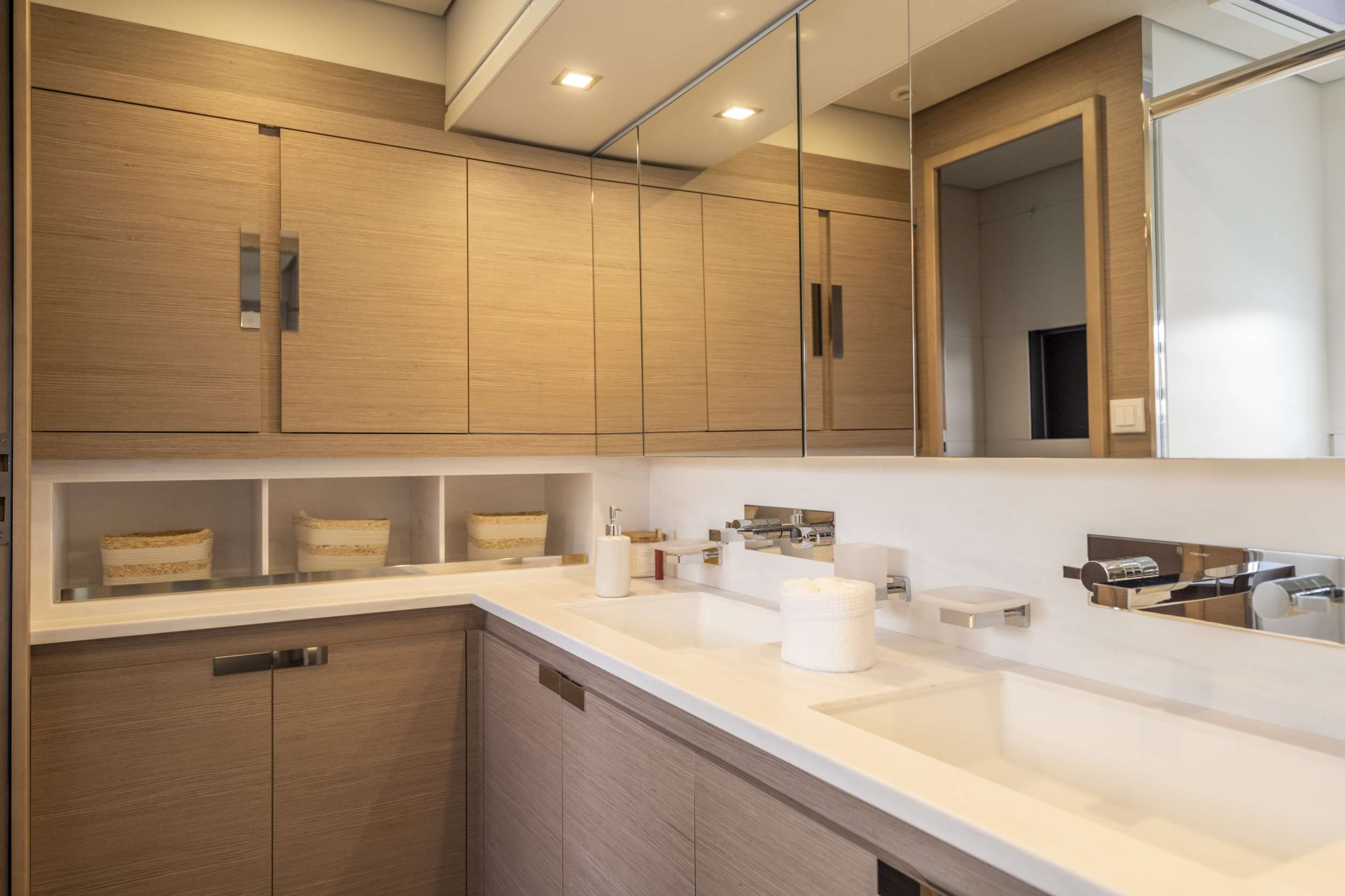 SEMPER FIDELIS Fountaine Pajot Alegria 67 - VIP cabin bathroom