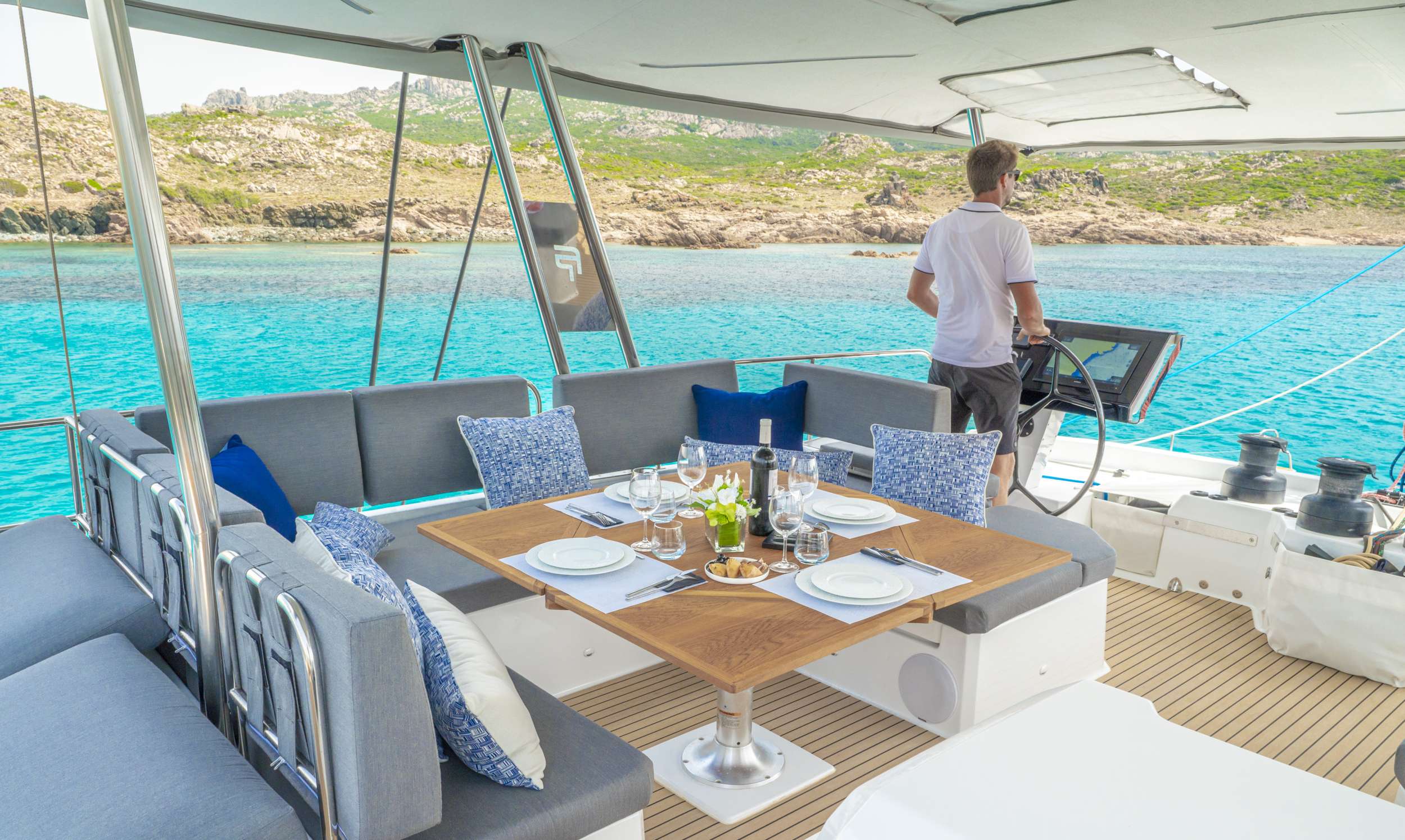 SEMPER FIDELIS Fountaine Pajot Alegria 67 - flybridge