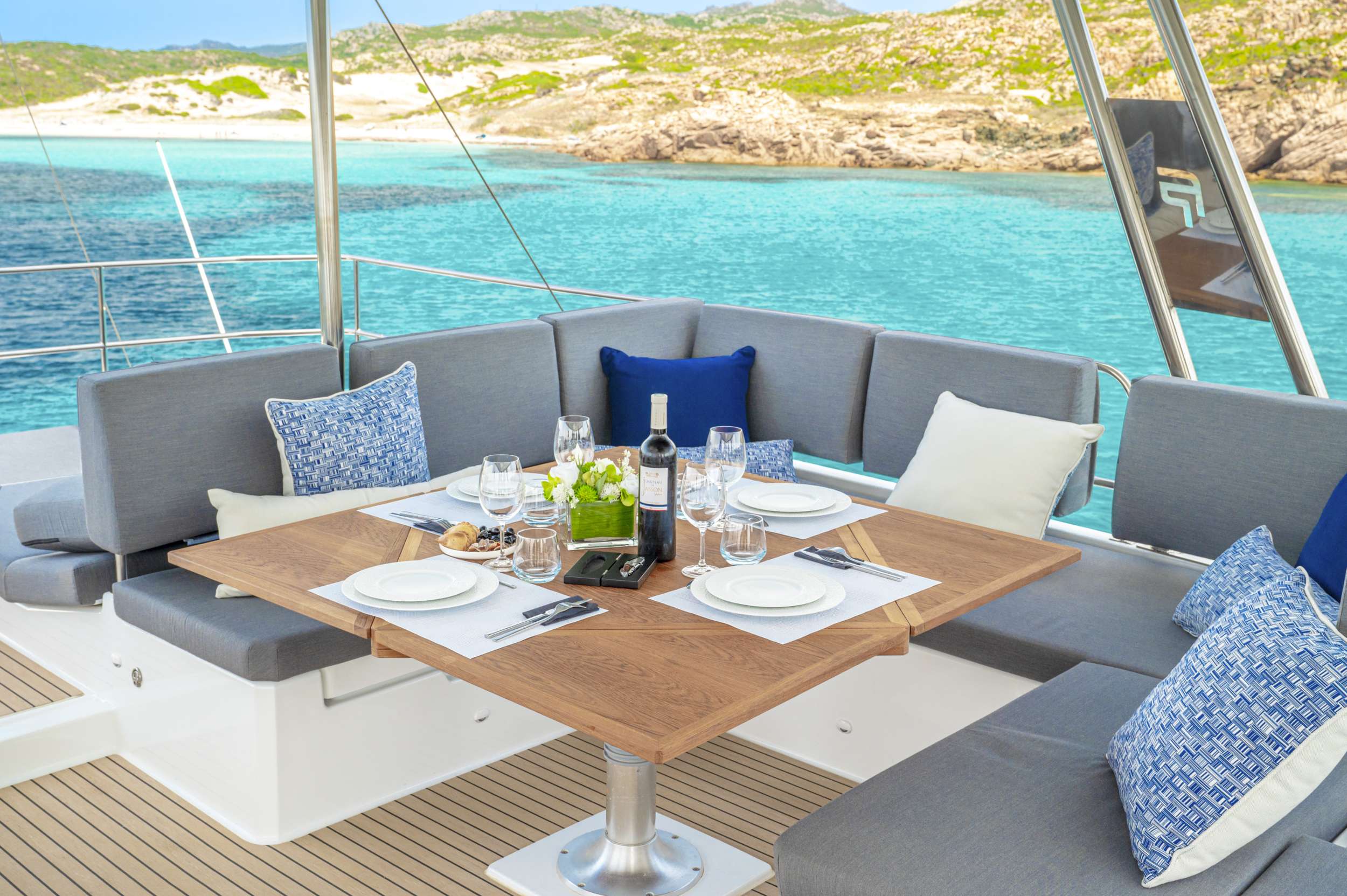 SEMPER FIDELIS Fountaine Pajot Alegria 67 - flybridge dining area up close