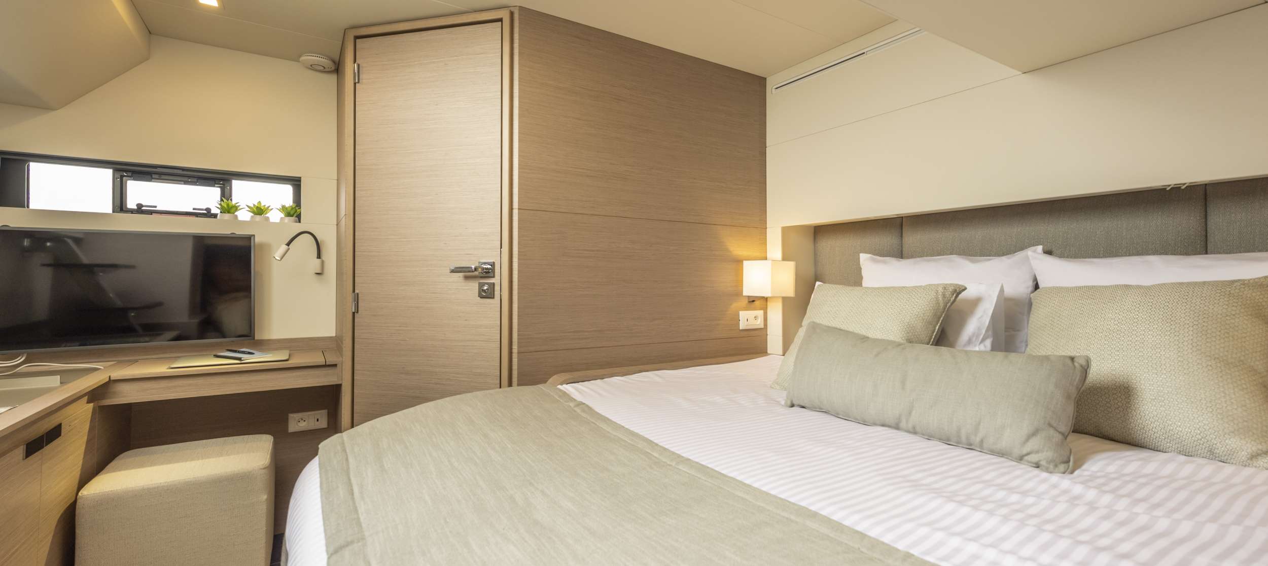 SEMPER FIDELIS Fountaine Pajot Alegria 67 - VIP cabin