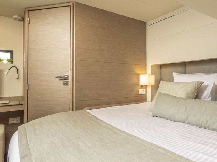 SEMPER FIDELIS Fountaine Pajot Alegria 67 - VIP cabin SEMPER FIDELIS Fountaine Pajot Alegria 67 - VIP cabin