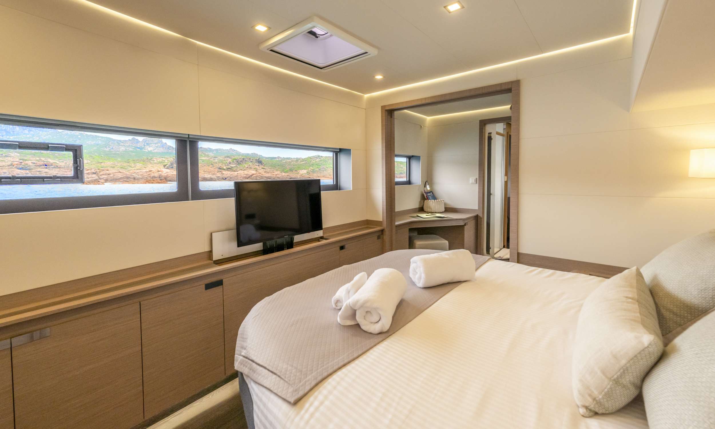 SEMPER FIDELIS Fountaine Pajot Alegria 67 - master cabin