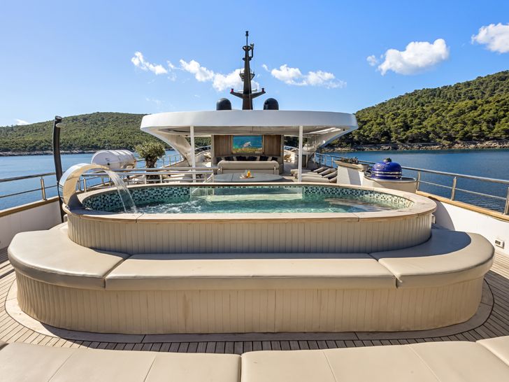 BELLA Custom 48m - jacuzzi BELLA Custom 48m - jacuzzi