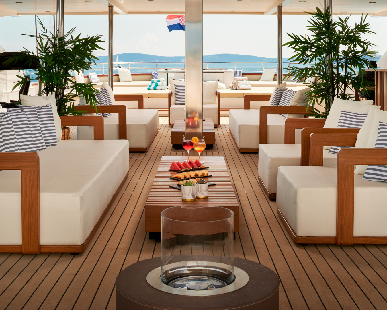 OHANA Custom 49m - alfresco seating area