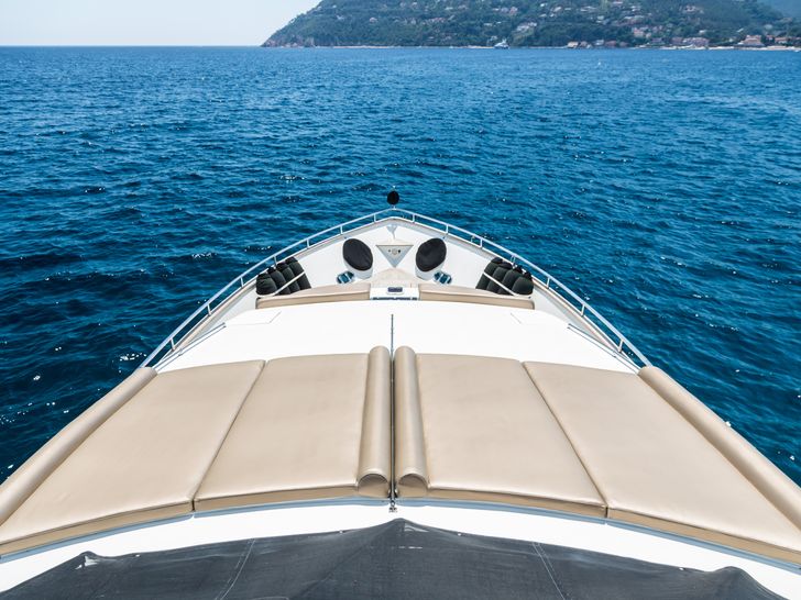 ACCAMA DELTA Azimut 100 Jumbo - foredeck ACCAMA DELTA Azimut 100 Jumbo - foredeck