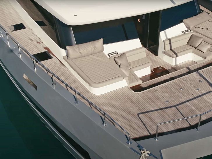 SEABARIT LX - Moon Yacht 60,bow lounging and bronzing area