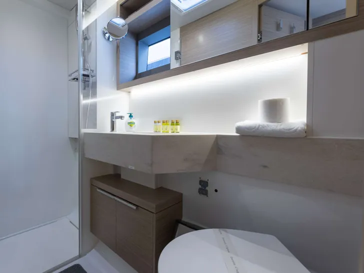 TWIN JOY - Lagoon 50,master cabin bathroom TWIN JOY - Lagoon 50,master cabin bathroom