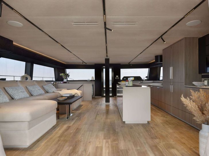 TRYST Moon Yacht 65 - saloon seating and TV TRYST Moon Yacht 65 - saloon seating and TV