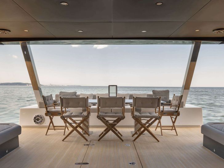 TRYST Moon Yacht 65 - alfresco dining area TRYST Moon Yacht 65 - alfresco dining area