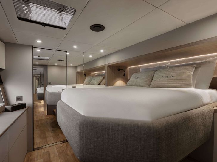 TRYST Moon Yacht 65 - master cabin bed TRYST Moon Yacht 65 - master cabin bed
