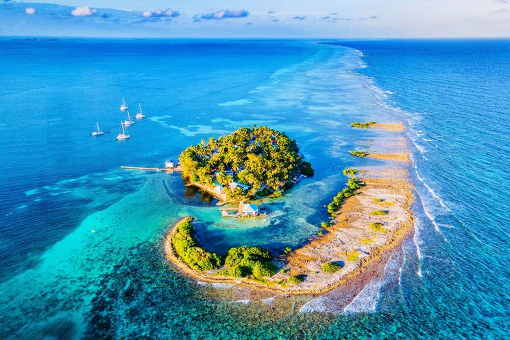 Charter Yacht FIRST TRACKS - Bali 4.6 - 4 Cabins - Drowned Cayes - Goff's Caye - St. George`s Caye - Belize