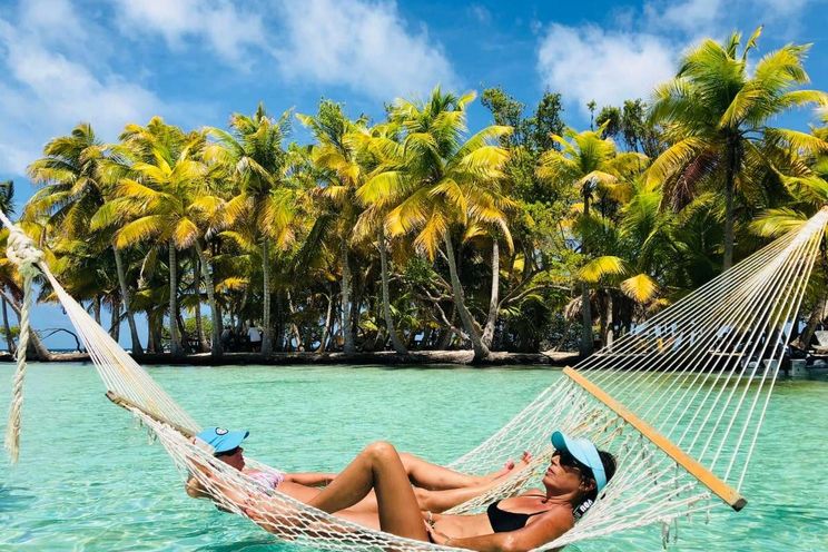 Charter Yacht FIRST TRACKS - Bali 4.6 - 4 Cabins - Drowned Cayes - Goff's Caye - St. George`s Caye - Belize