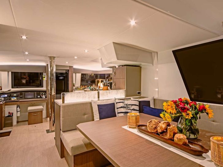 FIRST TRACKS Bali 4.6 - indoor dining and saloon FIRST TRACKS Bali 4.6 - indoor dining and saloon