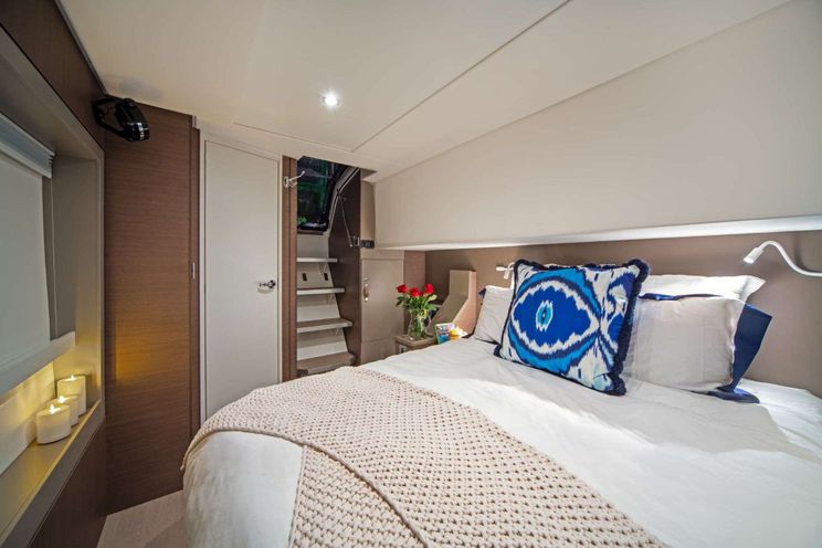 Charter Yacht FIRST TRACKS - Bali 4.6 - 4 Cabins - Drowned Cayes - Goff's Caye - St. George`s Caye - Belize