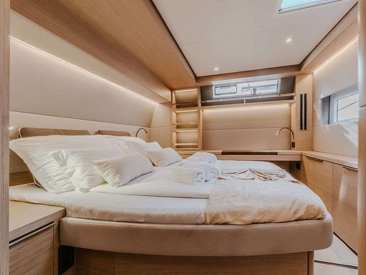 TRI WING Lagoon 55 - master cabin TRI WING Lagoon 55 - master cabin