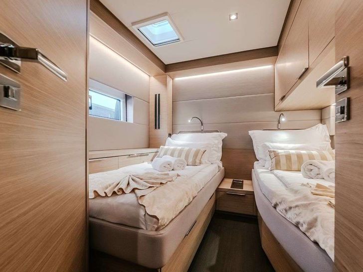 TRI WING Lagoon 55 - twin cabin TRI WING Lagoon 55 - twin cabin