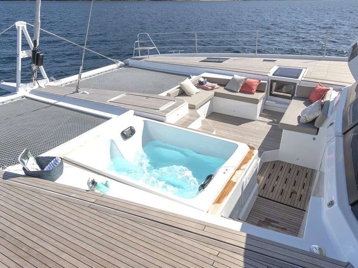 BREIZILE ONE Fountaine Pajot Alegria 67 - foredeck lounging area and jacuzzi BREIZILE ONE Fountaine Pajot Alegria 67 - foredeck lounging area and jacuzzi