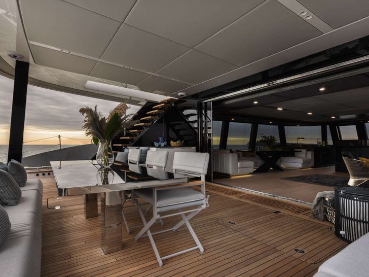 XMOTION Sunreef 80 - aft deck XMOTION Sunreef 80 - aft deck