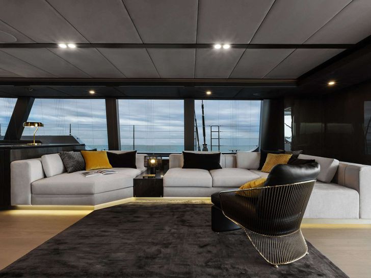 XMOTION Sunreef 80 - saloon seating close up XMOTION Sunreef 80 - saloon seating close up