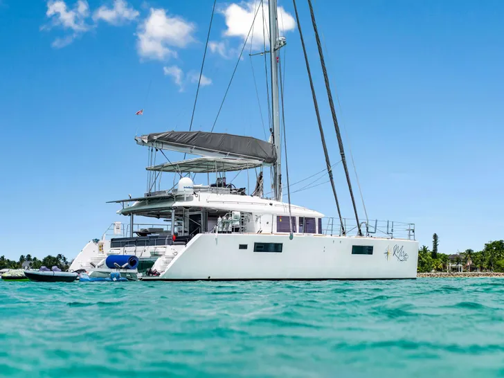 MIRA SOL Lagoon 560 - Side Profile MIRA SOL Lagoon 560 - Side Profile