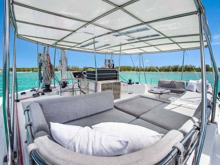 MIRA SOL Lagoon 560 - Flybridge MIRA SOL Lagoon 560 - Flybridge