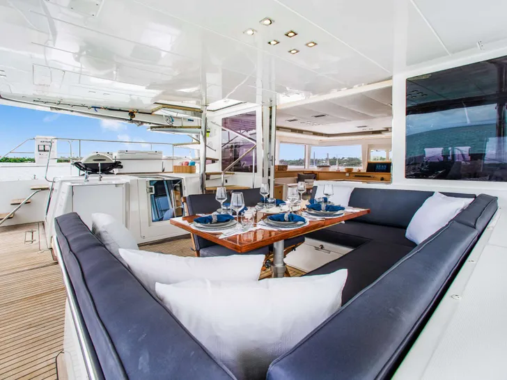 MIRA SOL Lagoon 560 - Aft Deck Dining MIRA SOL Lagoon 560 - Aft Deck Dining