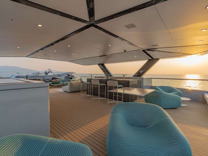 SPACECAT Power Catamaran 36m - flybridge seating and minibar SPACECAT Power Catamaran 36m - flybridge seating and minibar