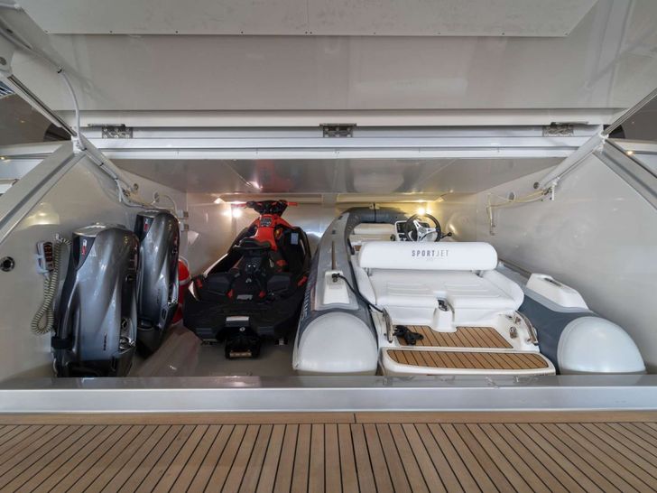 BEYOND BEYOND Sanlorenzo Riva Argo 90 - water toys BEYOND BEYOND Sanlorenzo Riva Argo 90 - water toys