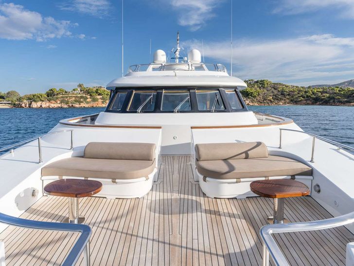 LADY G II Mondomarine 146 - foredeck LADY G II Mondomarine 146 - foredeck